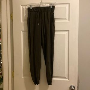 Lululemon size 2!! Forest green joggers!! Excellent condition!